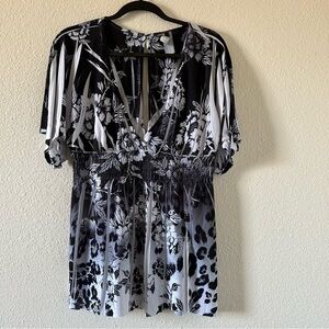 Mi Manchi Women’s Blouse XL Black White Floral Print Stretchy Tropical Vacation